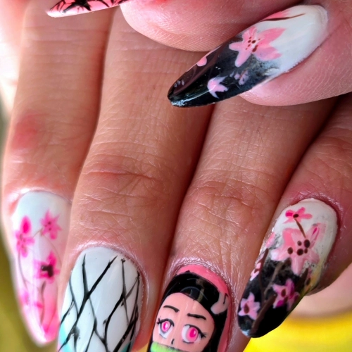 בר אומנית ציפורניים